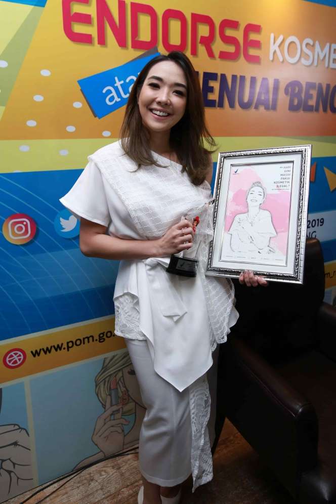 Disebut Bawa Pengaruh Buruk Aurel, Ini Klarifikasi Gisel