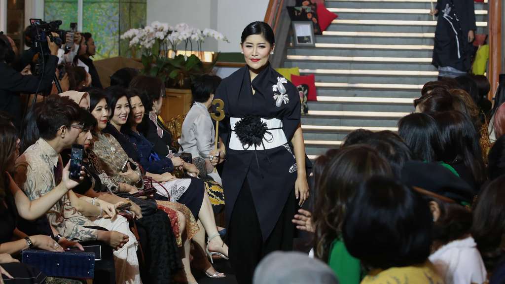 Tampil Kekinian dengan Balutan Batik Marunda