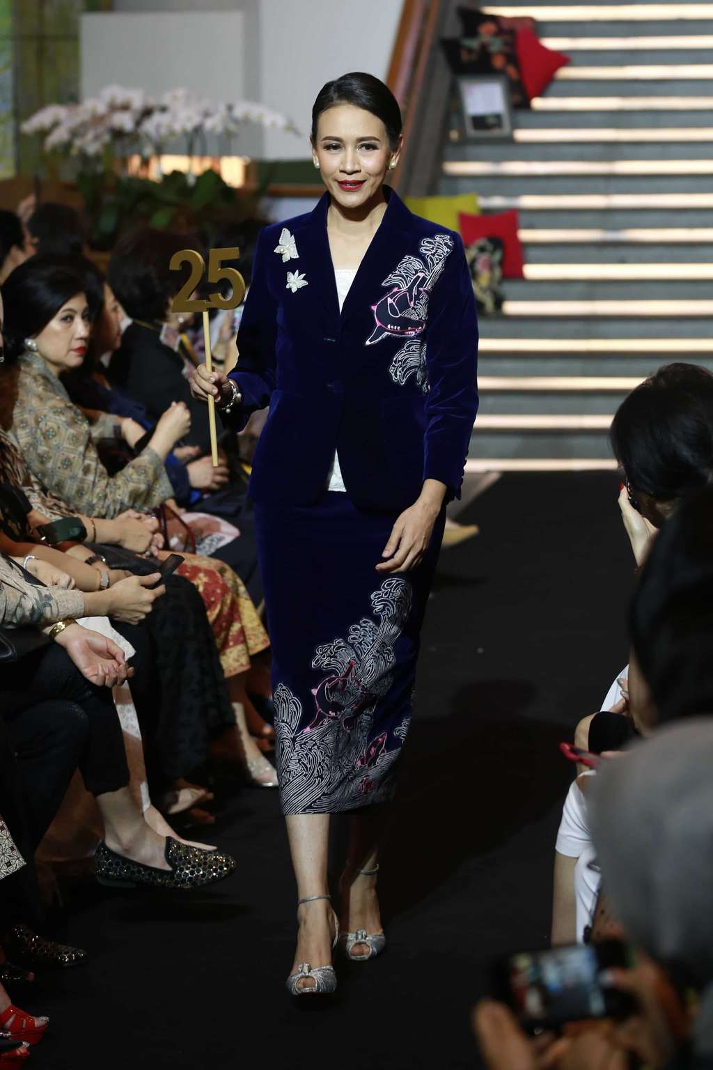 Tampil Kekinian dengan Balutan Batik Marunda