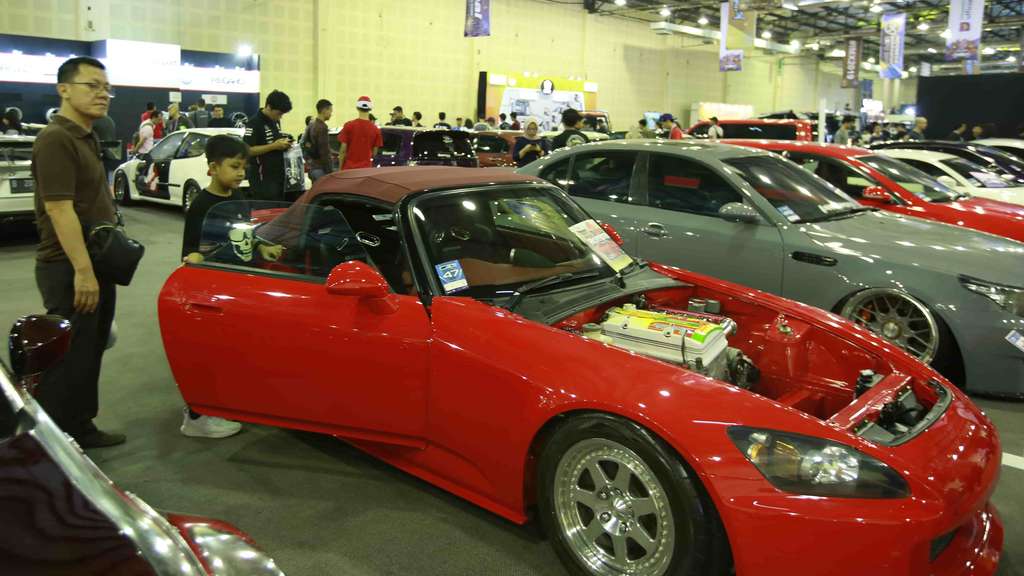 Nyeleneh, Mobil Honda S2000 Pakai 'Mesin' Mi Instan