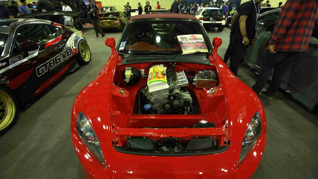 Nyeleneh, Mobil Honda S2000 Pakai 'Mesin' Mi Instan