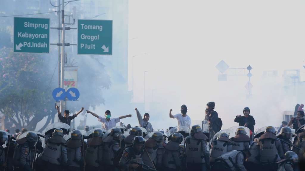 Polisi dan Pelajar Aksi Demo Kembali Terlibat Bentrok
