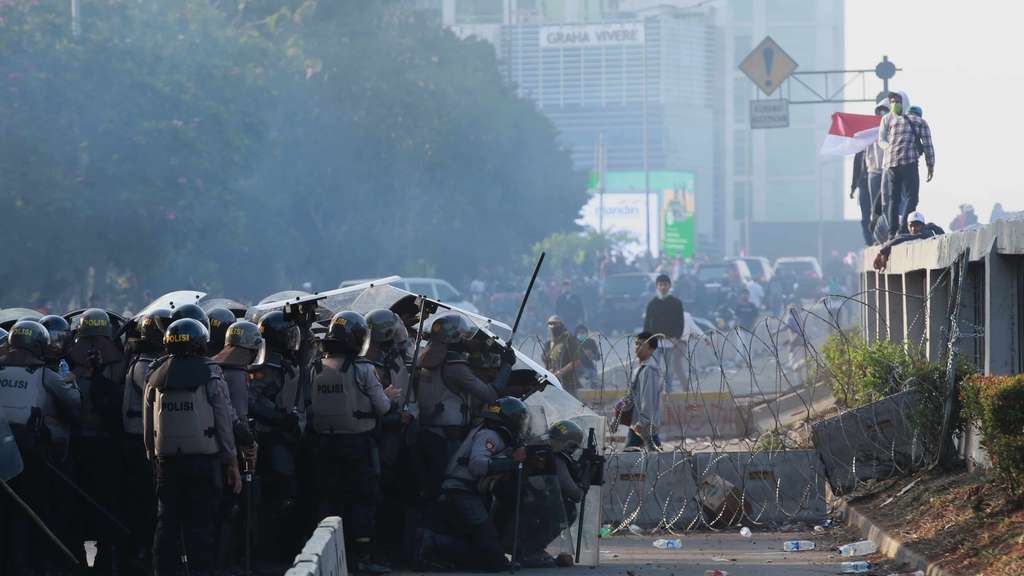 Polisi dan Pelajar Aksi Demo Kembali Terlibat Bentrok