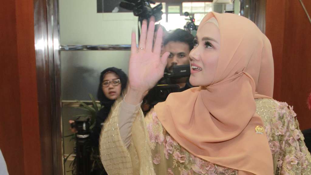 Dilantik Jadi DPR, Ini Pesan Ahmad Dhani untuk Mulan Jameela