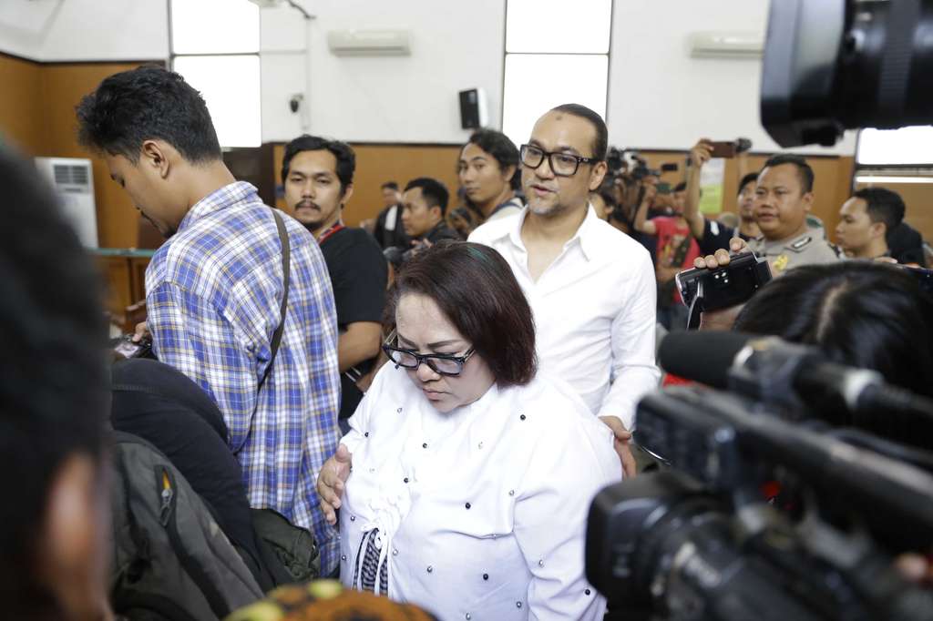Ekspresi Nunung Saat Sidang Dakwaan Kasus Sabu