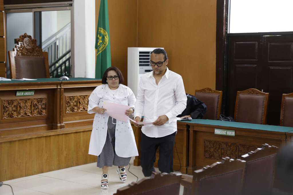 Ekspresi Nunung Saat Sidang Dakwaan Kasus Sabu
