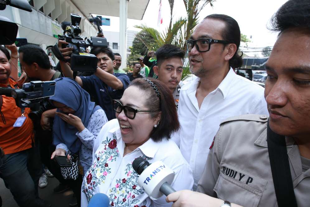 Melihat 'Ritual' Nunung Sebelum Sidang Narkoba