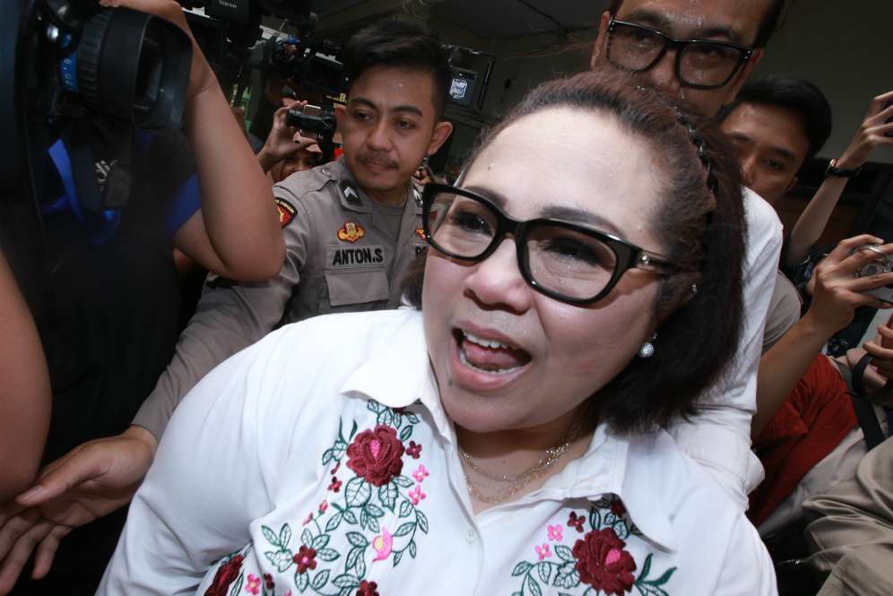 Melihat 'Ritual' Nunung Sebelum Sidang Narkoba