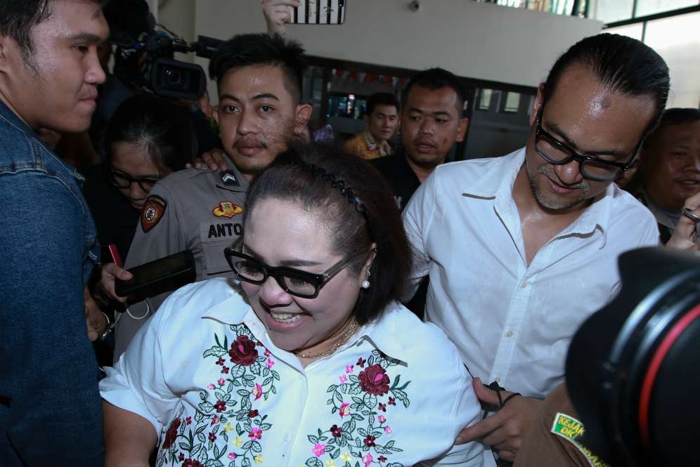 Melihat 'Ritual' Nunung Sebelum Sidang Narkoba