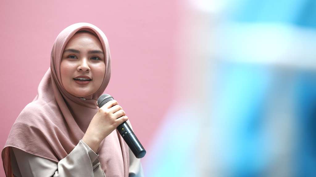 Dakwah Ria Miranda Lewat Busana Muslim Ibu dan Anak