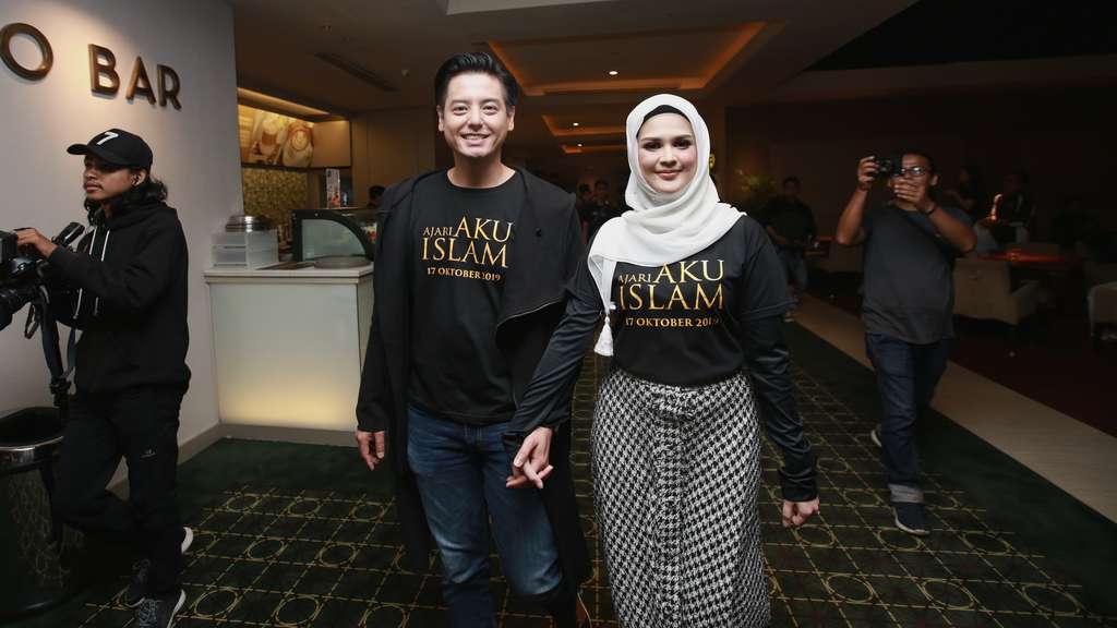 Roger Danuarta Mengubah Hidup Cut Meyriska