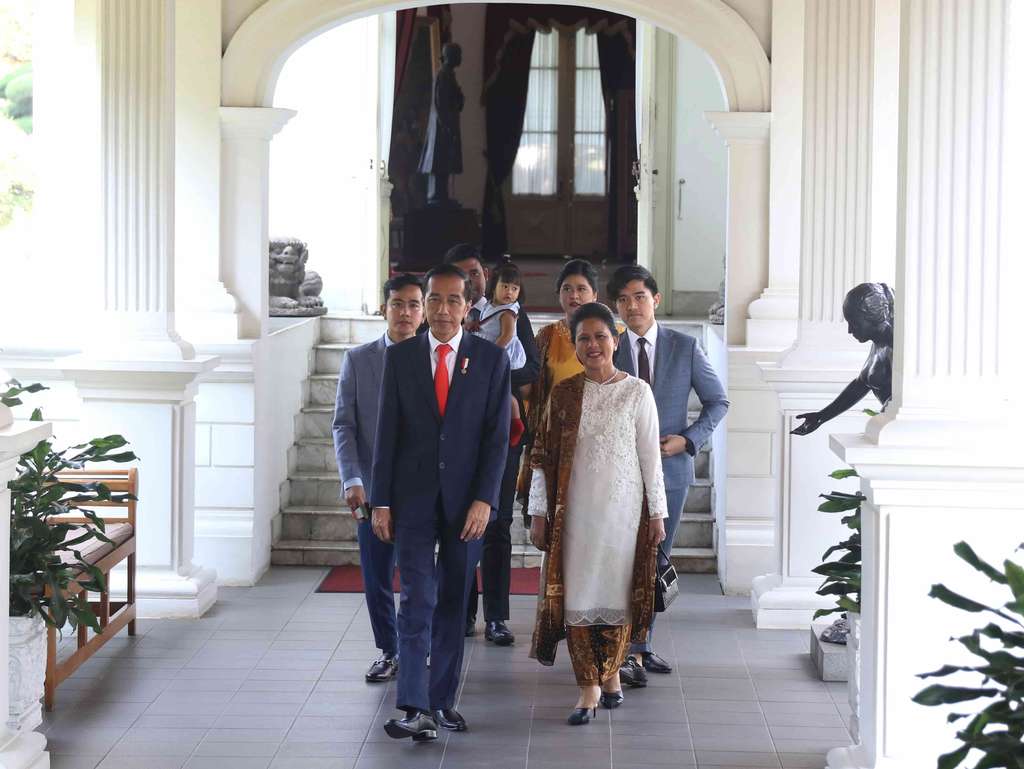 Penampilan Keluarga Jokowi Saat Berangkat Menuju Pelantikan