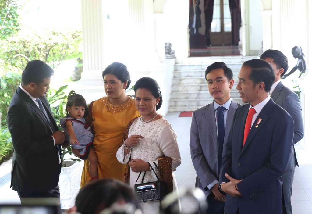 Penampilan Keluarga Jokowi Saat Berangkat Menuju Pelantikan