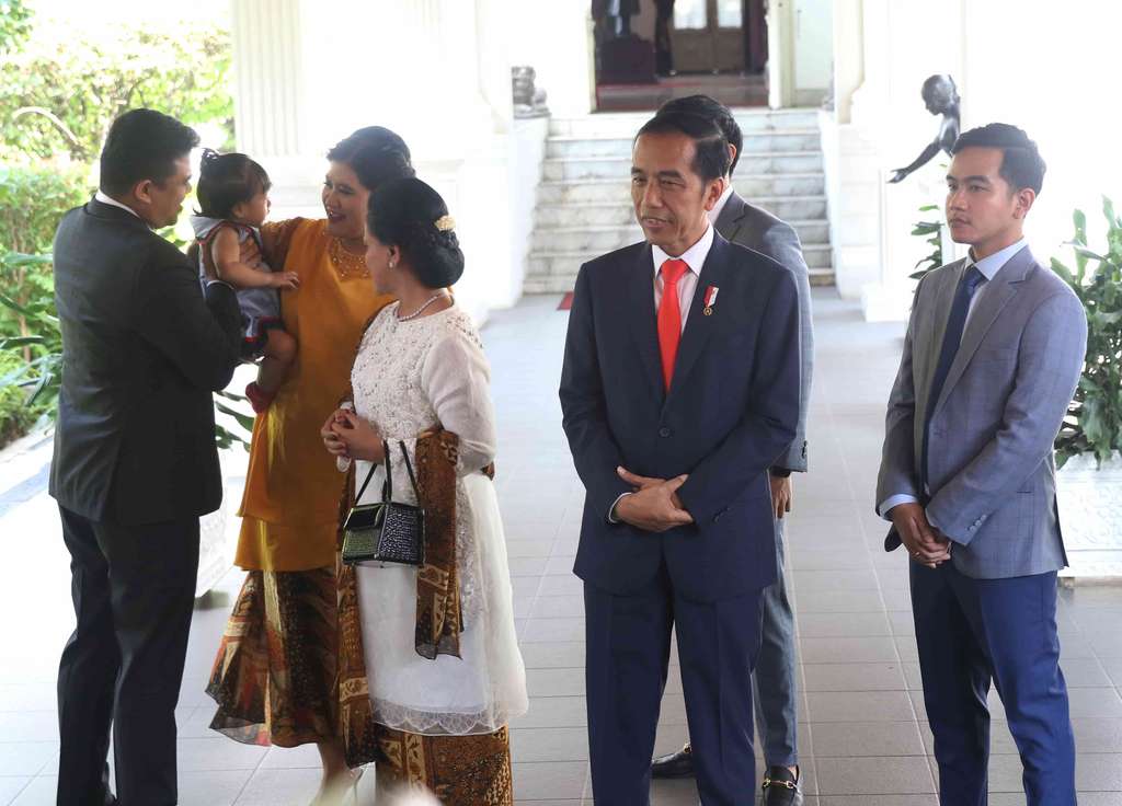 Penampilan Keluarga Jokowi Saat Berangkat Menuju Pelantikan
