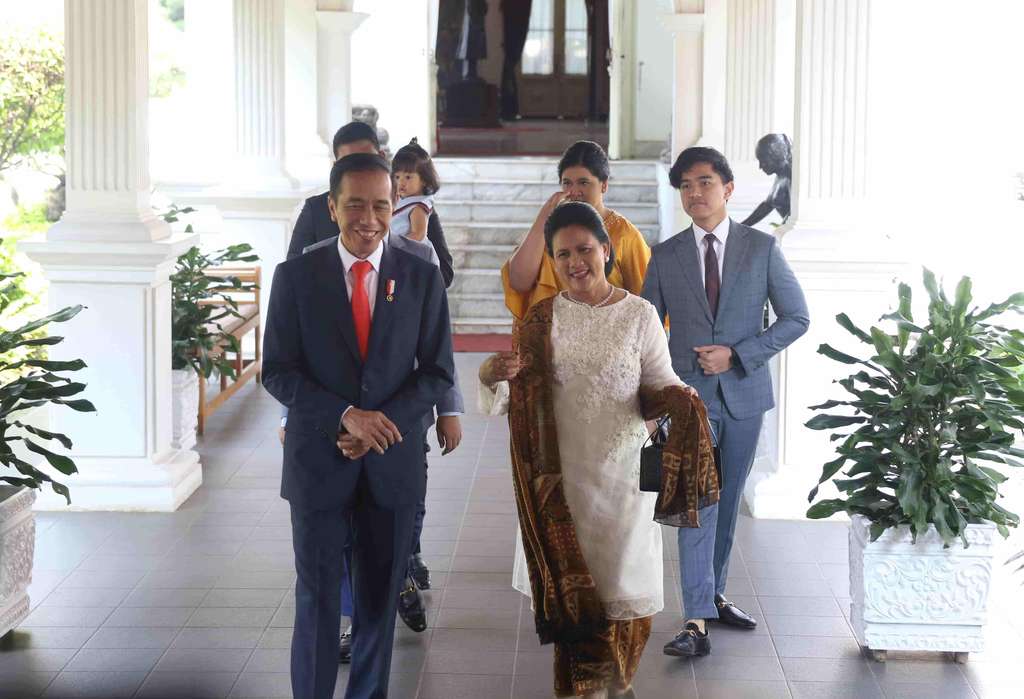 Penampilan Keluarga Jokowi Saat Berangkat Menuju Pelantikan