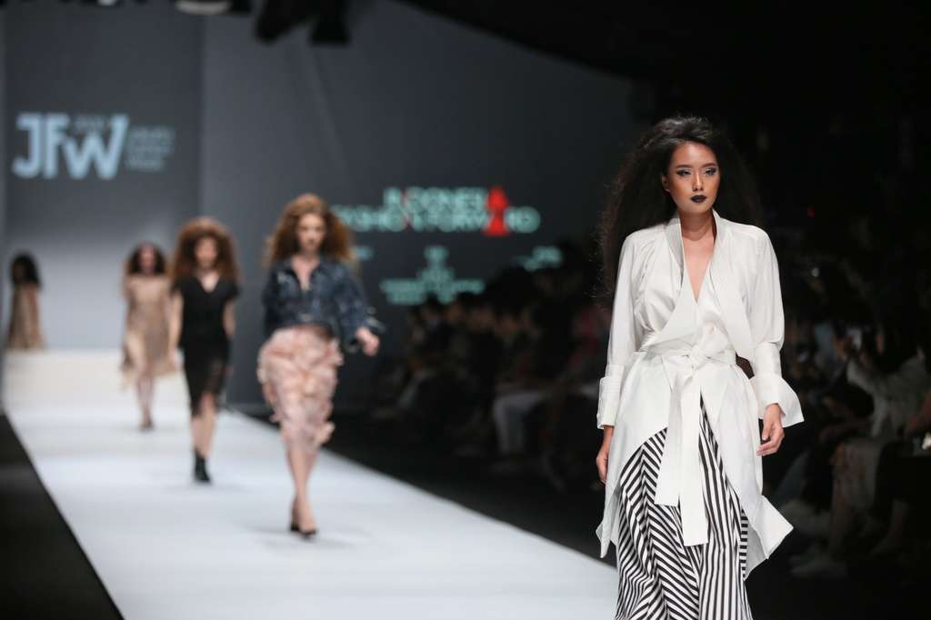 Melihat Tren Mode di Jakarta Fashion Week 2020