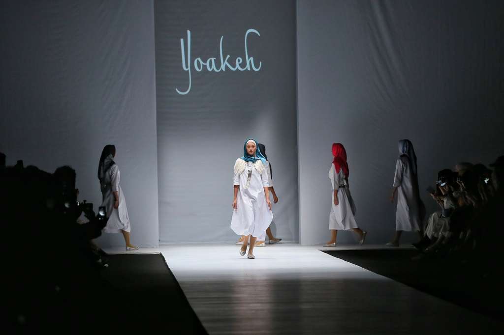 Desainer Jepang Pamerkan Hijab Minimalis di Ajang JFW 2020