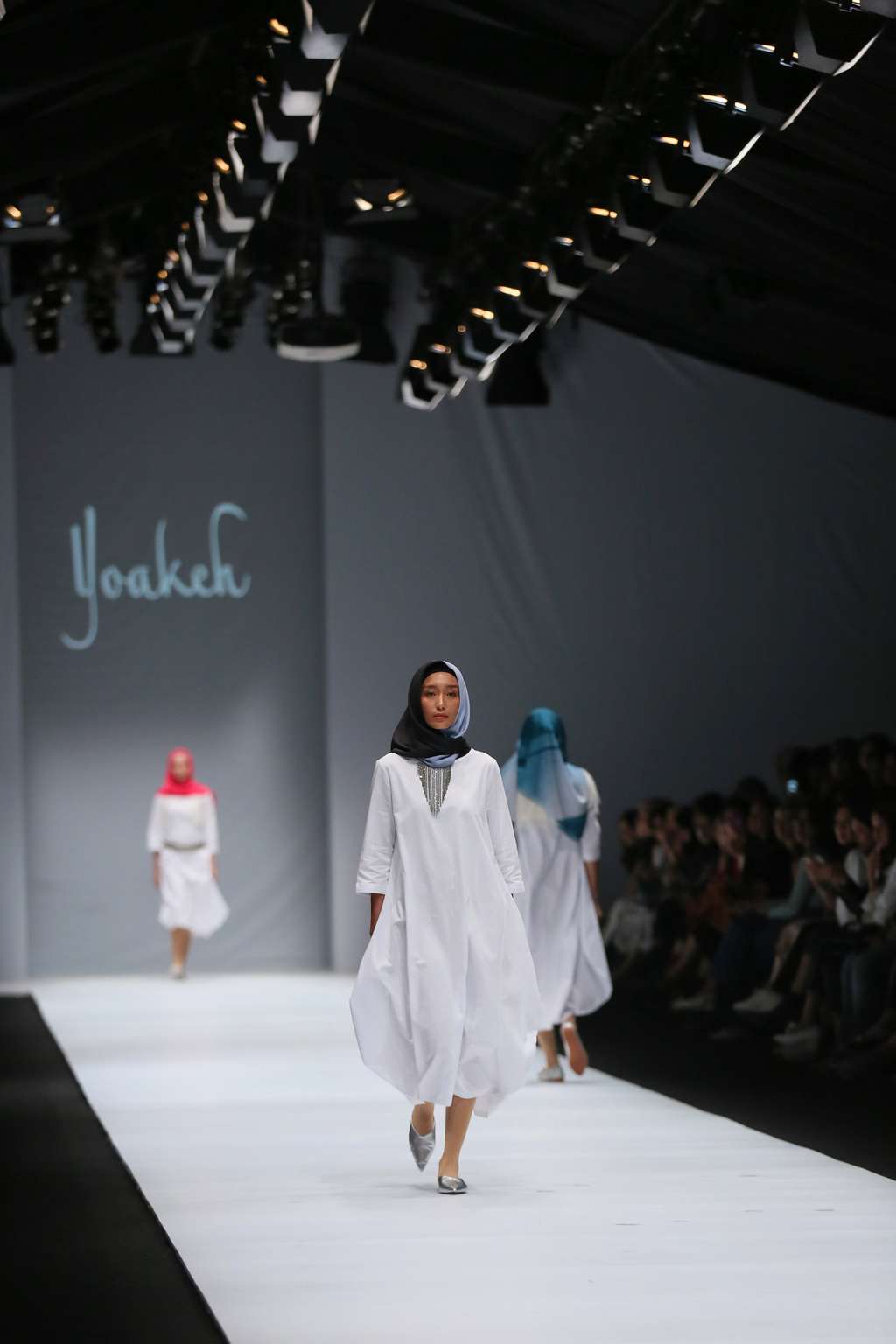 Desainer Jepang Pamerkan Hijab Minimalis di Ajang JFW 2020