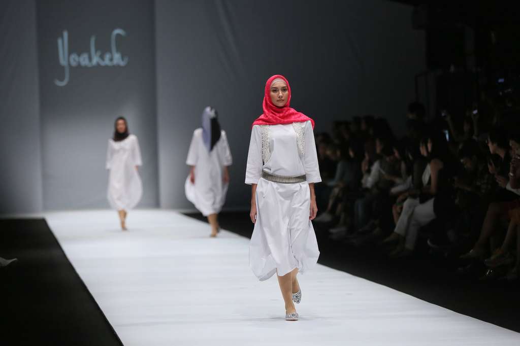 Desainer Jepang Pamerkan Hijab Minimalis di Ajang JFW 2020