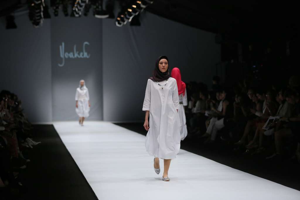 Desainer Jepang Pamerkan Hijab Minimalis di Ajang JFW 2020