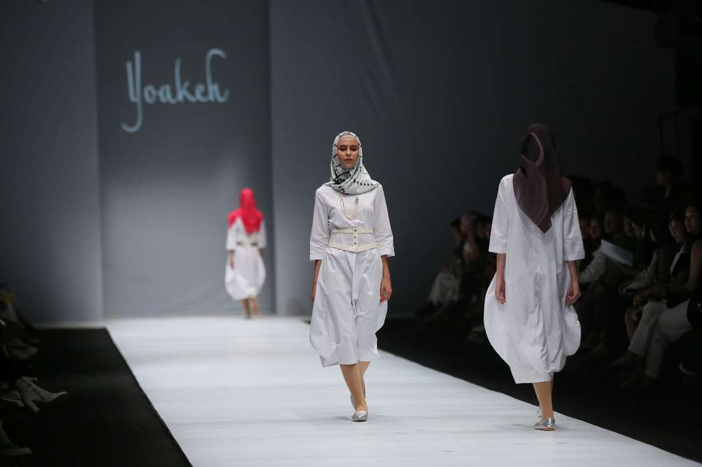 Desainer Jepang Pamerkan Hijab Minimalis di Ajang JFW 2020