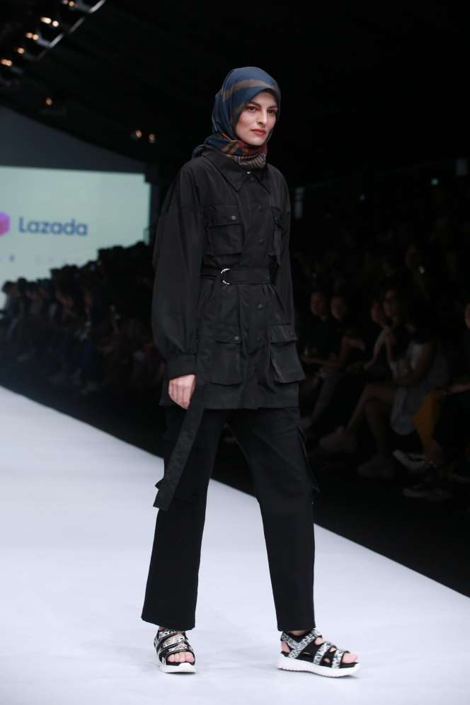 Inspirasi Busana Olahraga Stylish Ala Jenahara