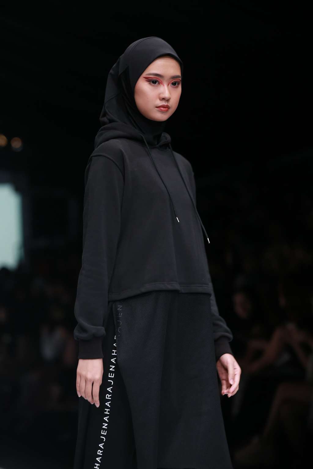 Inspirasi Busana Olahraga Stylish Ala Jenahara
