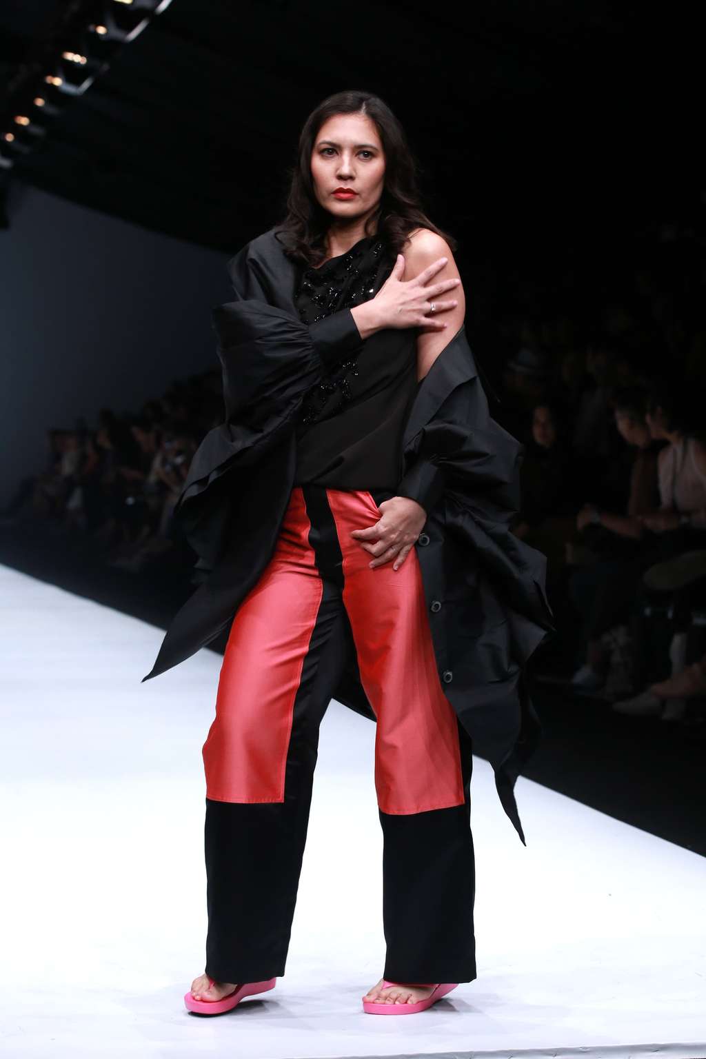 Kerennya Kreasi Busana Daur Ulang di Jakarta Fashion Week