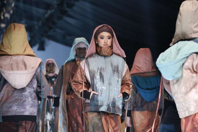 Stunning dengan Koleksi Busana Hijab Motif Print 