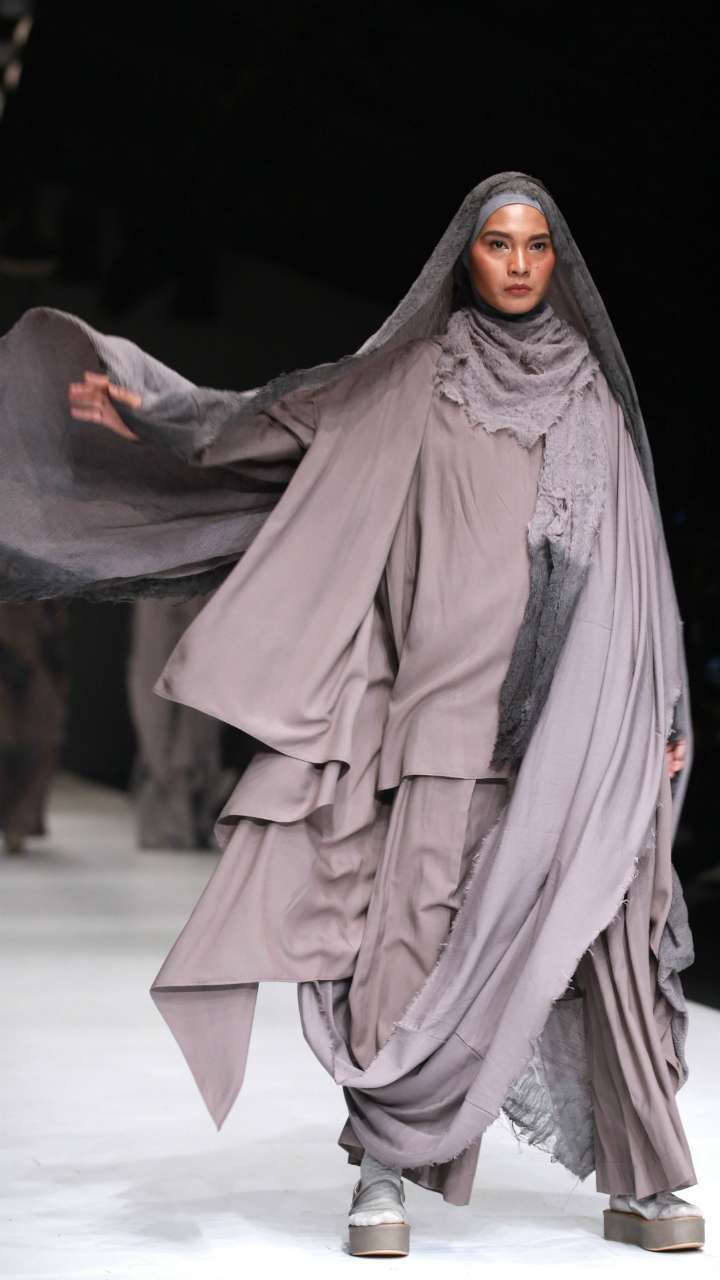 Stunning dengan Koleksi Busana Hijab Motif Print 