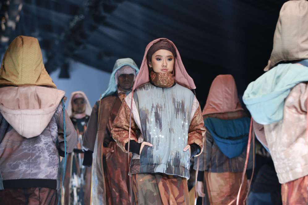Stunning dengan Koleksi Busana Hijab Motif Print 
