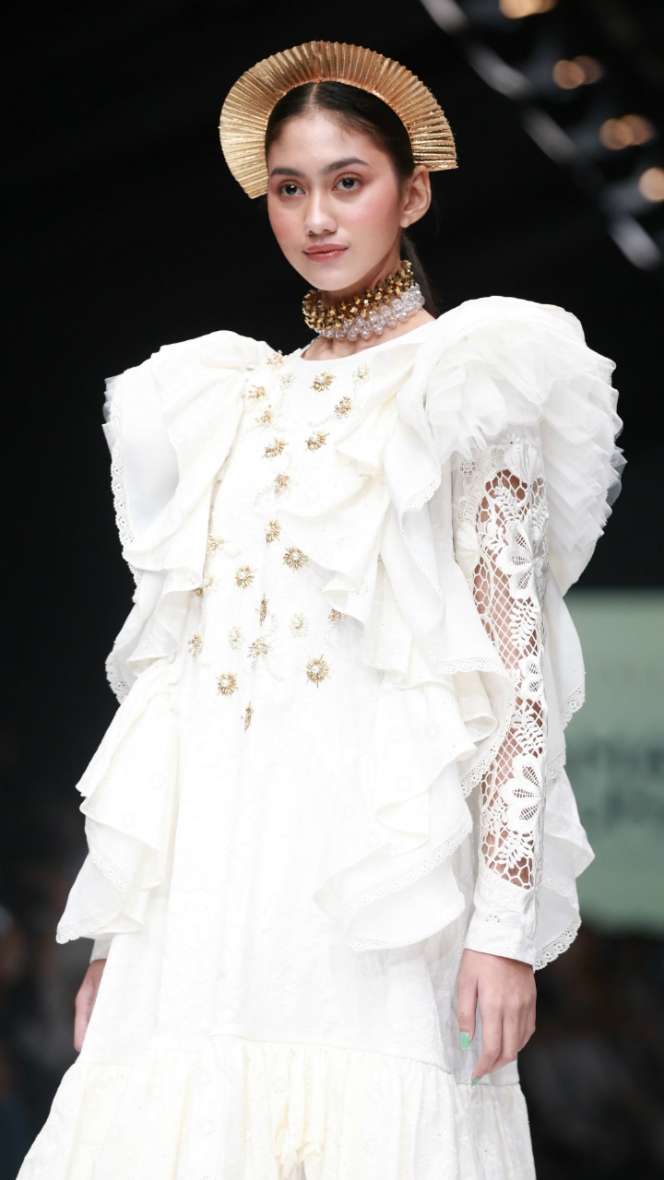 Kilau Emas di Busana Muslim Kolaborasi Wardah dan 2 Desainer