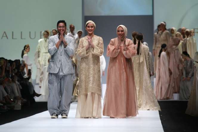 Kilau Emas di Busana Muslim Kolaborasi Wardah dan 2 Desainer