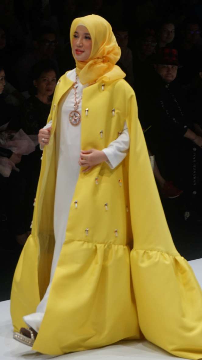 Adu Gaya Chacha Frederica Vs Meisya Siregar di Catwalk