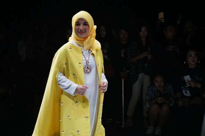 Adu Gaya Chacha Frederica Vs Meisya Siregar di Catwalk