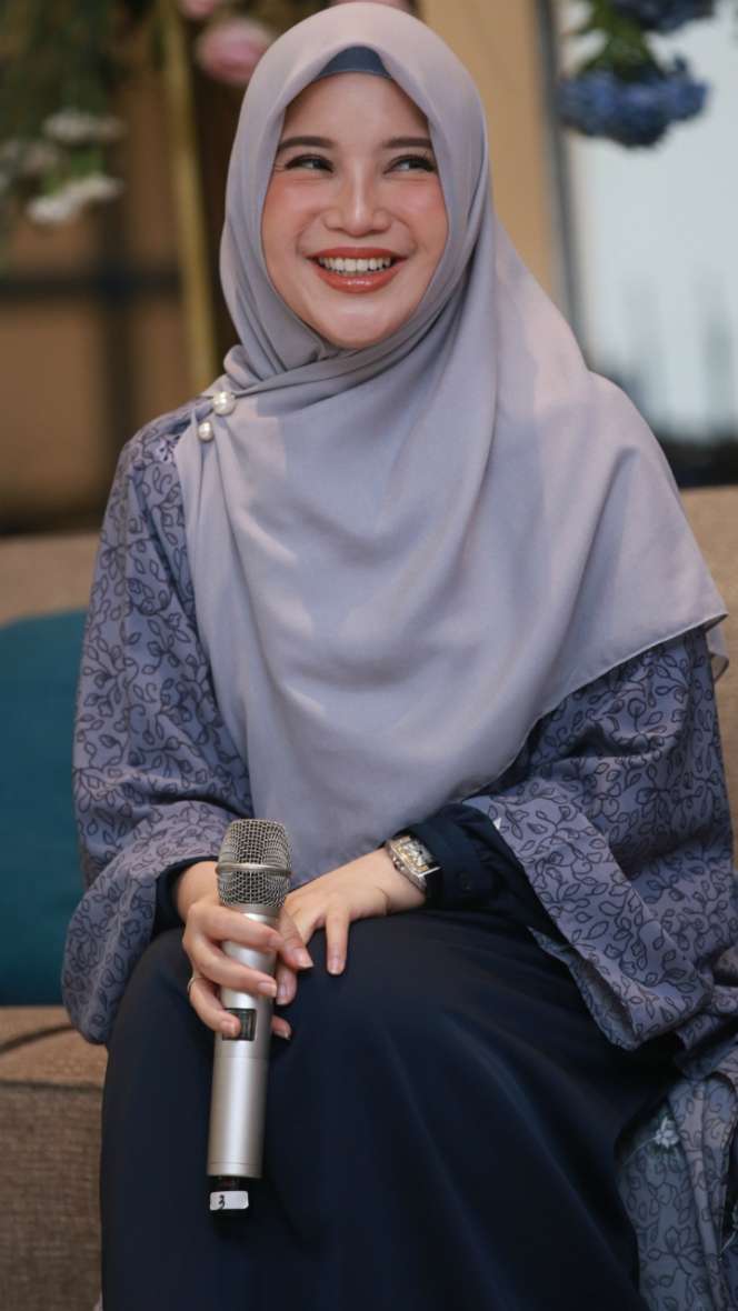Chacha Frederica Mau Nyantren di Amerika