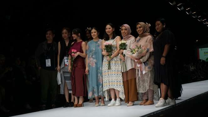 Manisnya Koleksi Busana Muslim Bergaya Vintage Floral