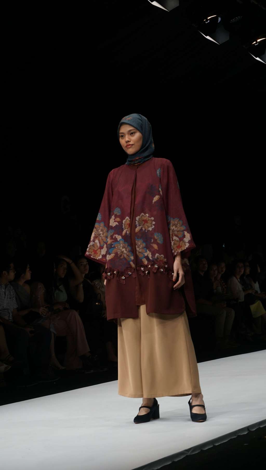 Manisnya Koleksi Busana Muslim Bergaya Vintage Floral