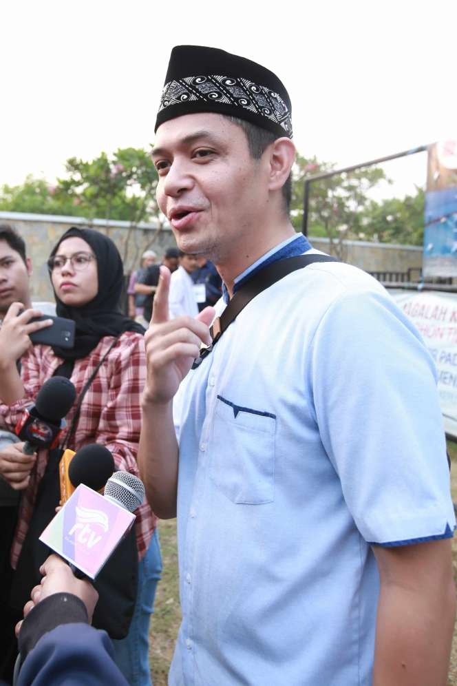 Cara Dude Harlino Tanamkan Nilai Agama Pada Anak