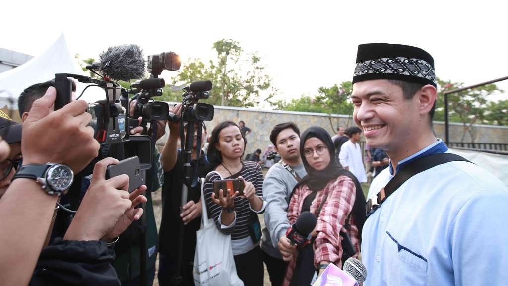Cara Dude Harlino Tanamkan Nilai Agama Pada Anak