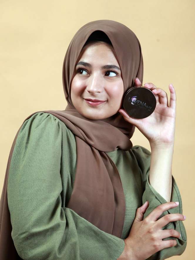 Tampil Cetar dengan Makeup Lokal Kekinian