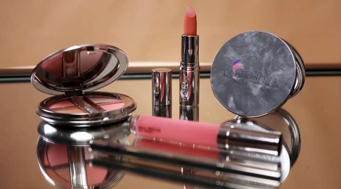 Tampil Cetar dengan Makeup Lokal Kekinian