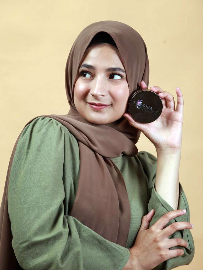 Tampil Cetar dengan Makeup Lokal Kekinian
