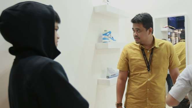 Foto Mantu Jokowi Berburu Sepatu di Urban Sneaker Society 2019