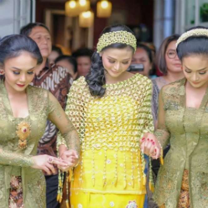 Foto Cantiknya Kartika Sari, Adik KD & Yuni Shara Saat Menikah