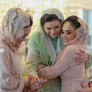 Foto Cantiknya Kartika Sari, Adik KD & Yuni Shara Saat Menikah