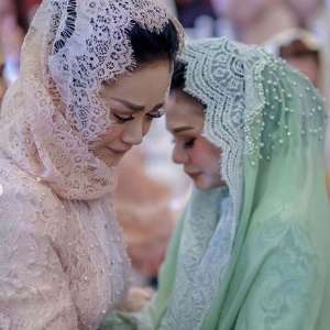 Foto Cantiknya Kartika Sari, Adik KD & Yuni Shara Saat Menikah