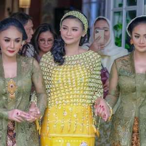 Foto Cantiknya Kartika Sari, Adik KD & Yuni Shara Saat Menikah