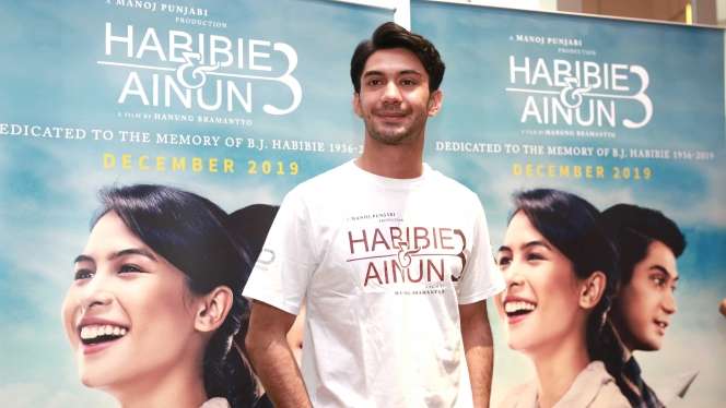Kata Reza Rahadian Soal Video Viral Dicium Kiky Saputri