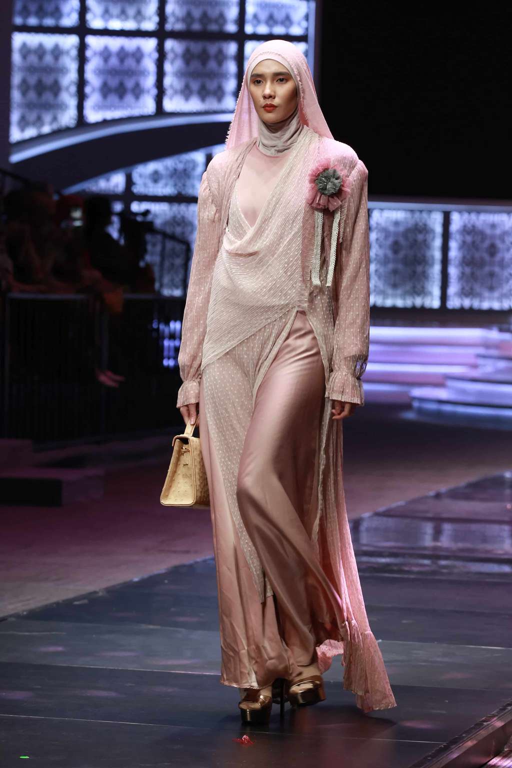 La Belle, Busana Muslimah Elegan Karya Medina Zein